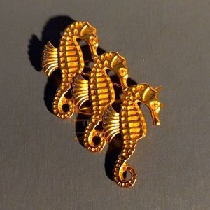 H-16 3 seahorse gold toned brooch Sara Coventry